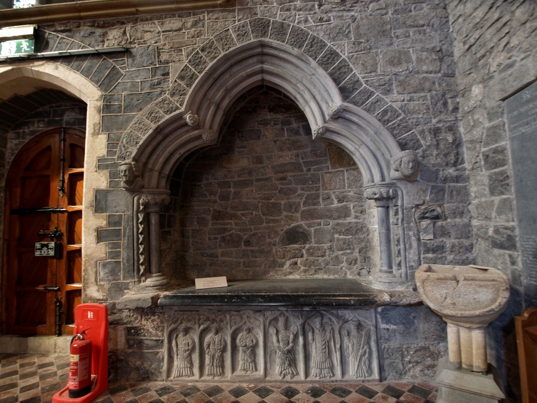 Kilkenny, la plus vieille tombe de la cathédrale St Canice, a priori